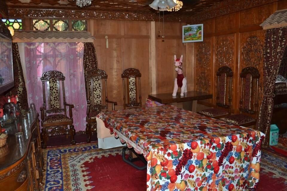 undefined Nature Houseboat 4