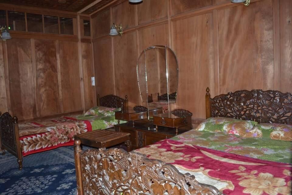 undefined Nature Houseboat 5