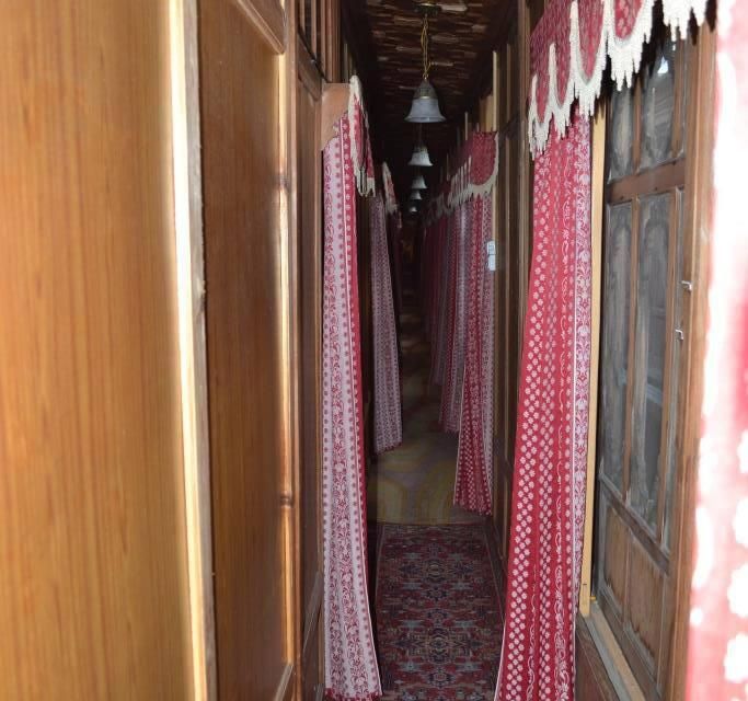 undefined Nature Houseboat 3