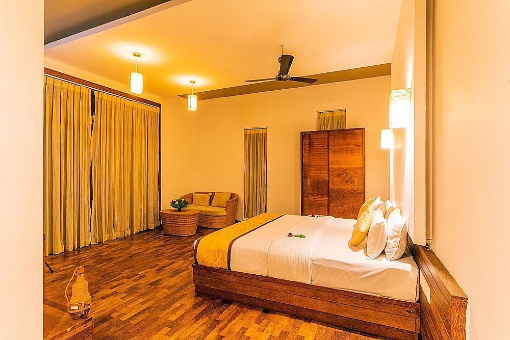 Cuckmere Holidays Classic Double Room, 1 Bedroom, Balcony, Mountain View 8