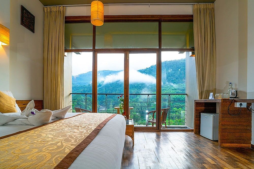 Cuckmere Holidays Deluxe Double Room, 1 King Bed, Balcony, Valley View 8