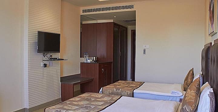 Hotel Hyderabad Grand Standard Twin Room 4
