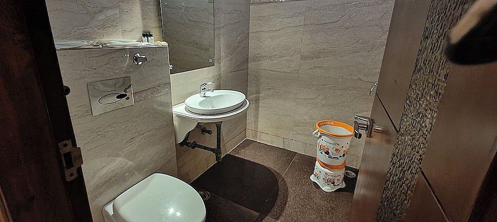 Hotel Taj Heights Deluxe Room 3