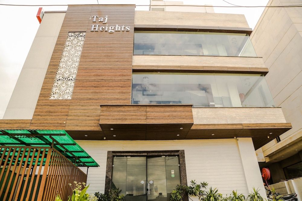 Hotel Taj Heights