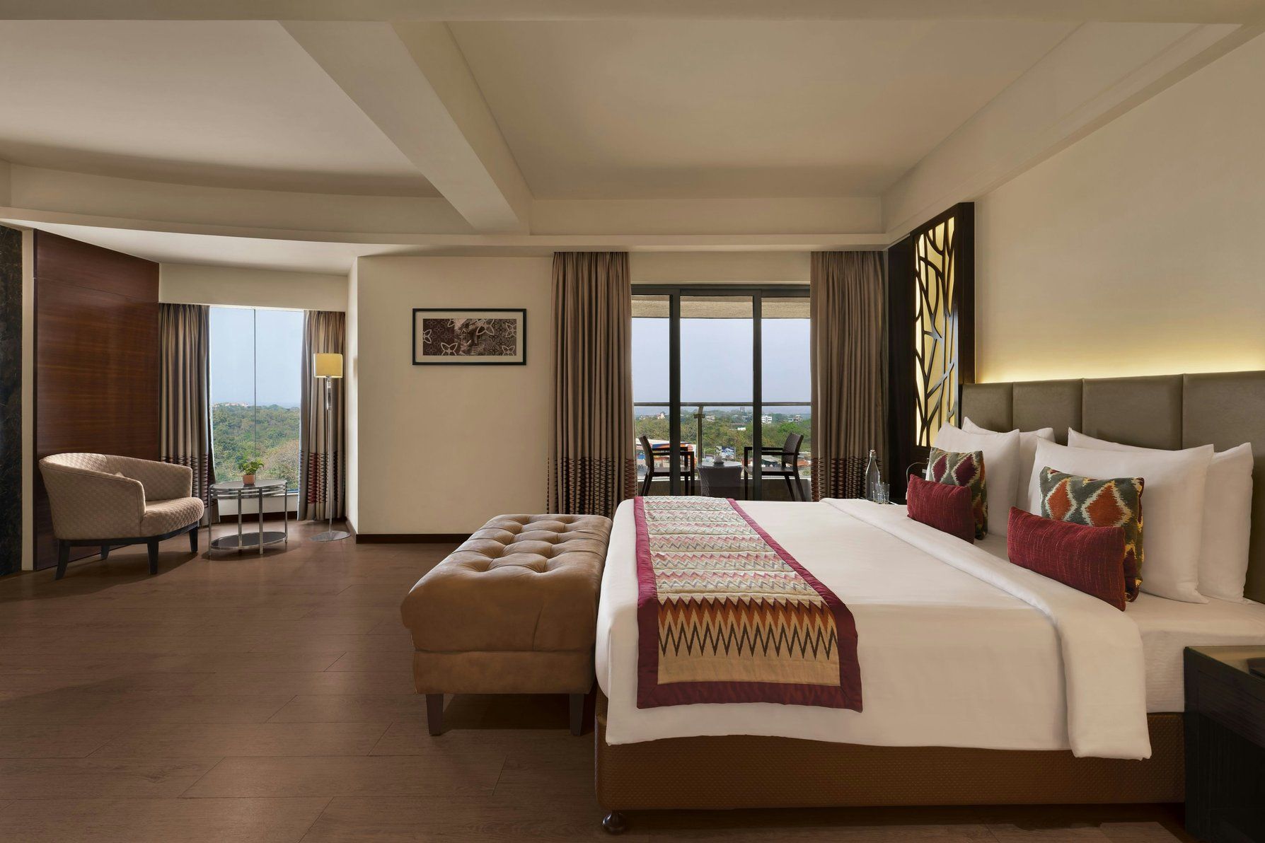 1 Bedroom Suite with City View and Balcony
