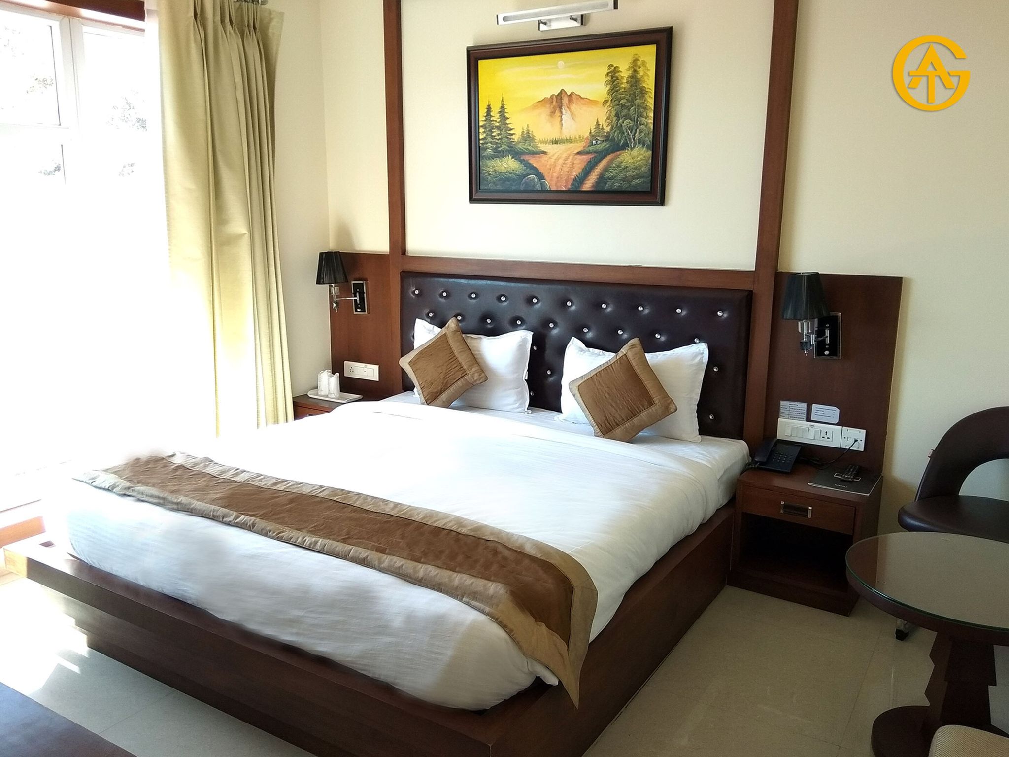 Lavanya Inn Deluxe Room (Non-Lake View)