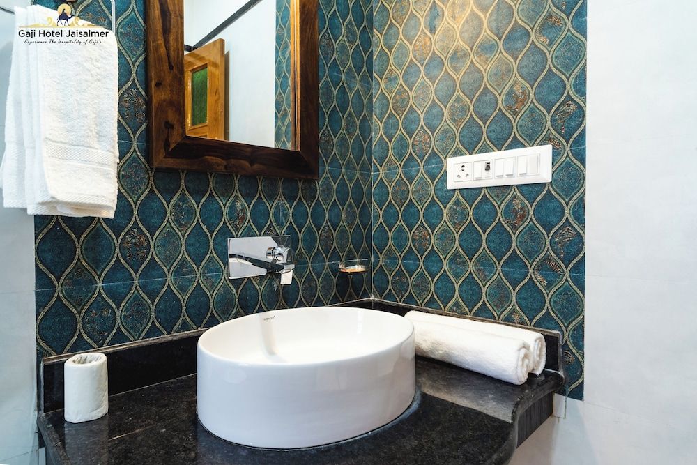Gaji Hotel Deluxe Room with Air Conditioning 13