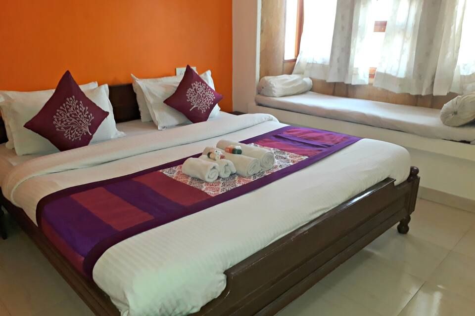 Gaji Hotel Deluxe Room with Air Conditioning 7