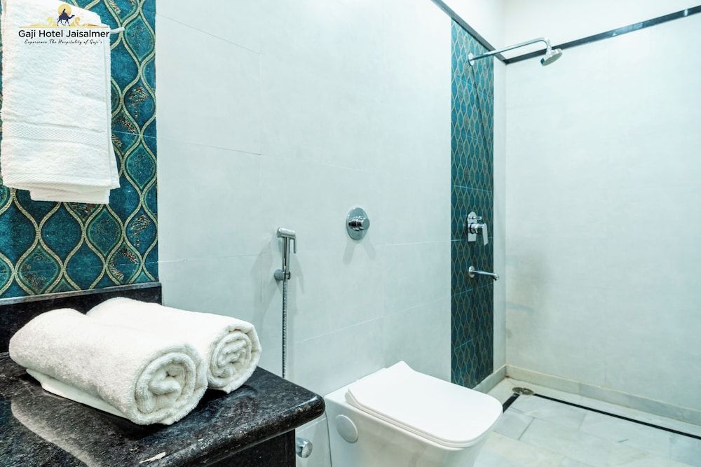Gaji Hotel Deluxe Room with Air Conditioning 12