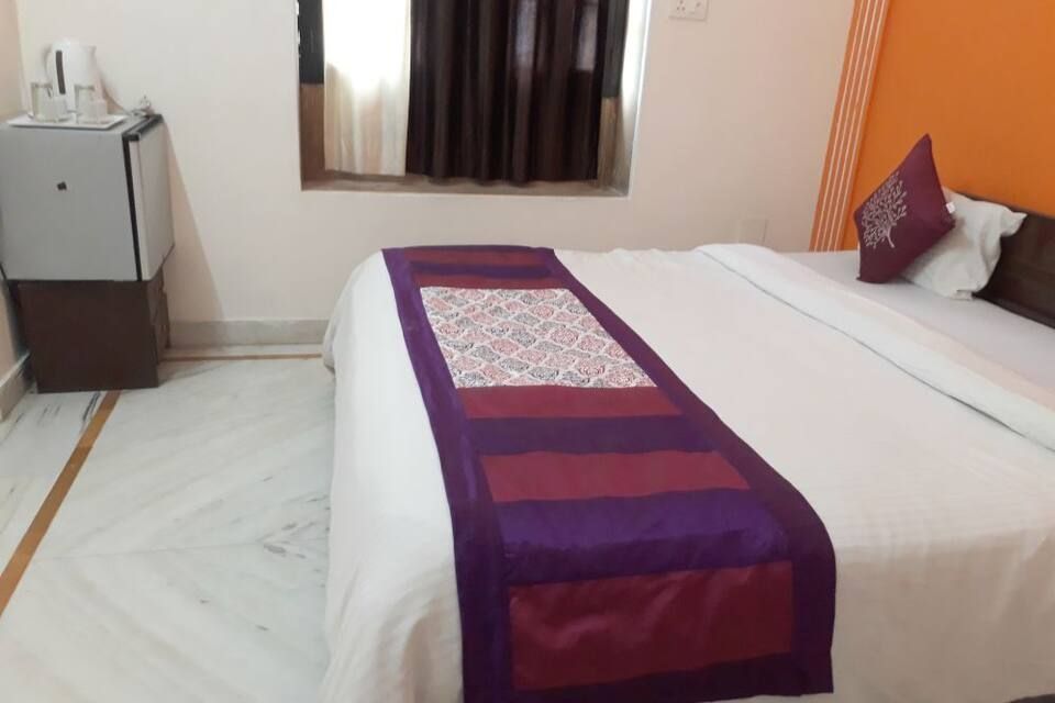 Gaji Hotel Deluxe Room with Air Conditioning 11