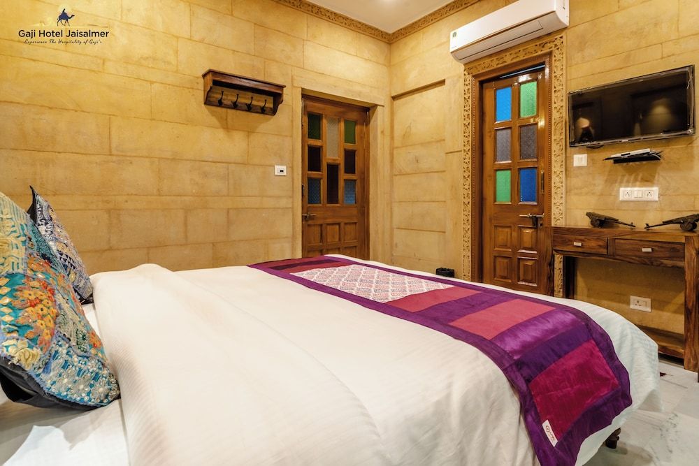 Gaji Hotel Deluxe Room with Air Conditioning 8