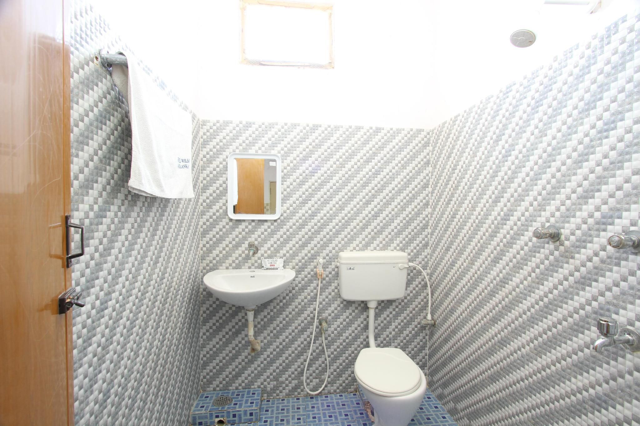 Hotel Wilson, Velankanni Deluxe With Fan 7