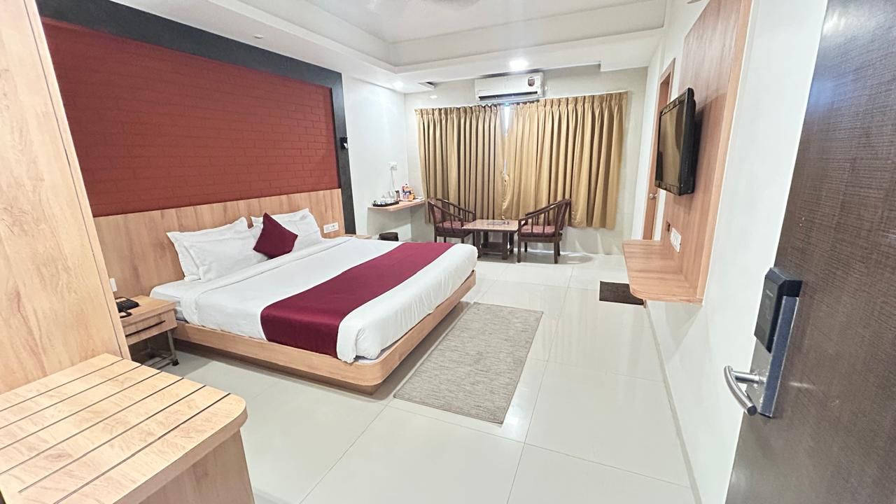 Hotel Reevanta Deluxe Room 2