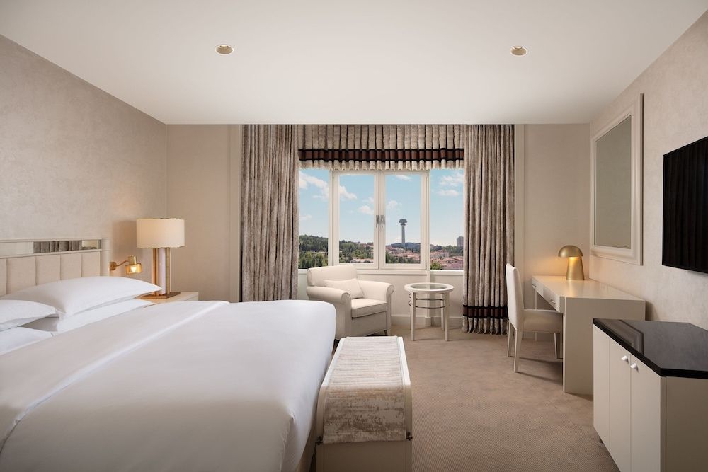 Classic Room, 1 King Bed, Non Smoking