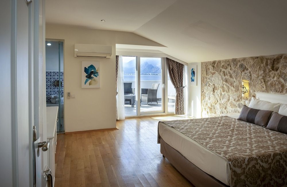 undefined Argos Hotel 5
