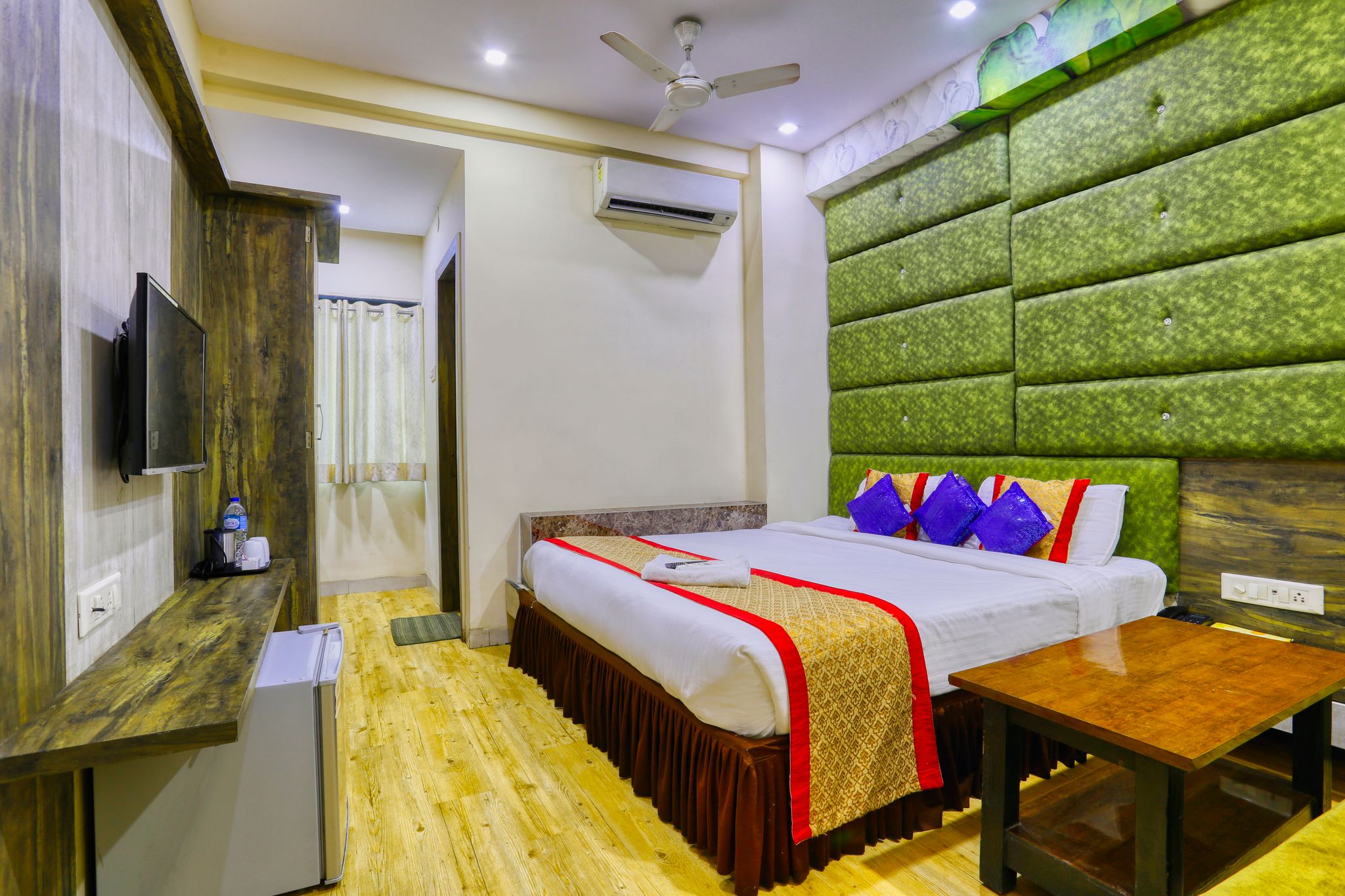 The Ashoka Hotel, Vijay Nagar Deluxe Double or Twin Room 5