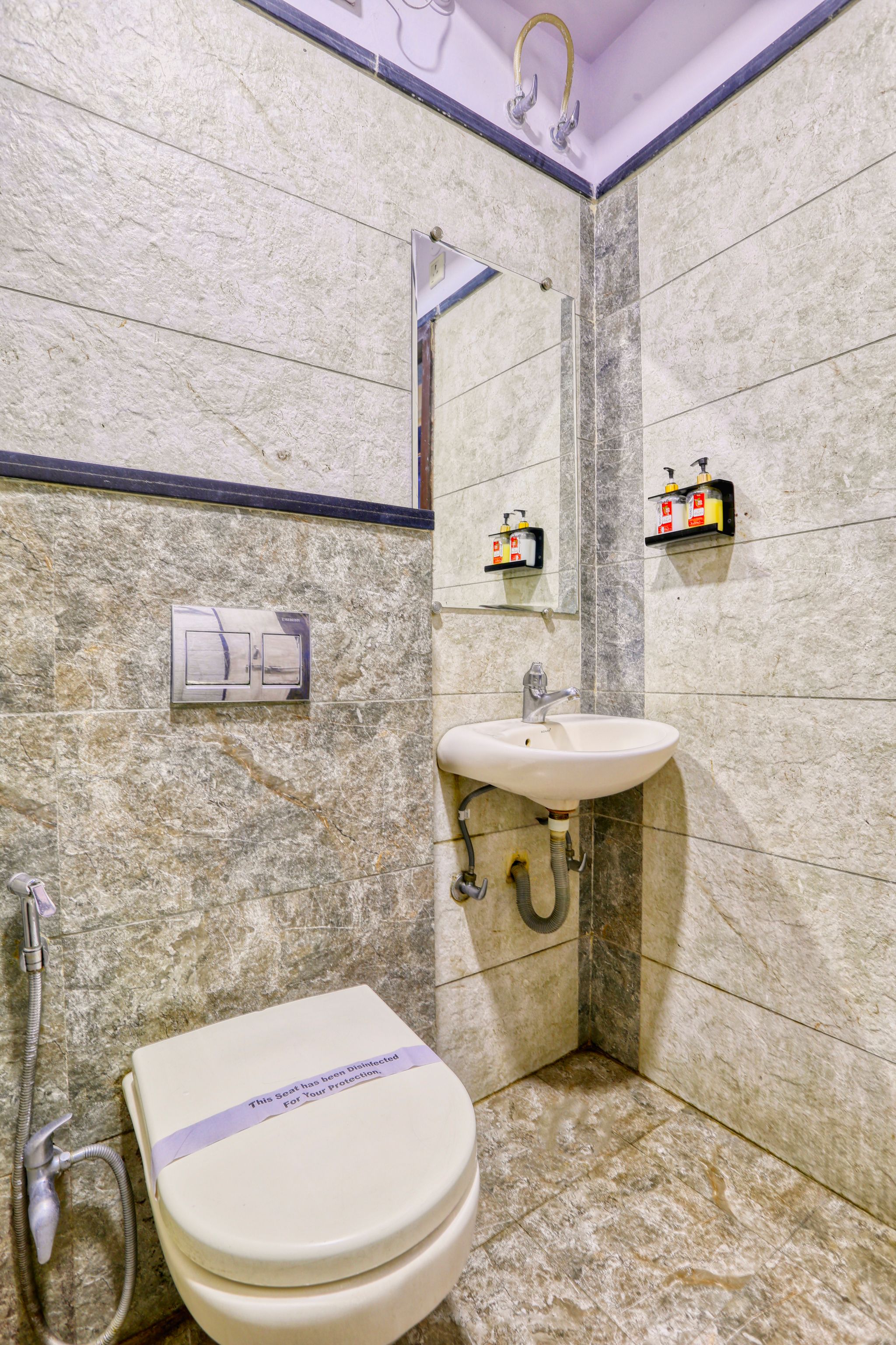 The Ashoka Hotel, Vijay Nagar Deluxe Double or Twin Room 9