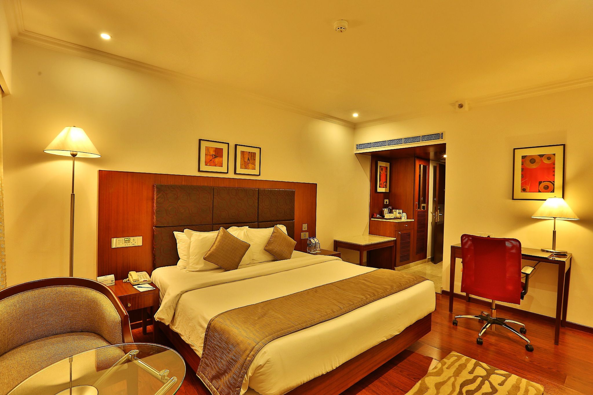 Olive Downtown Executive Room 4