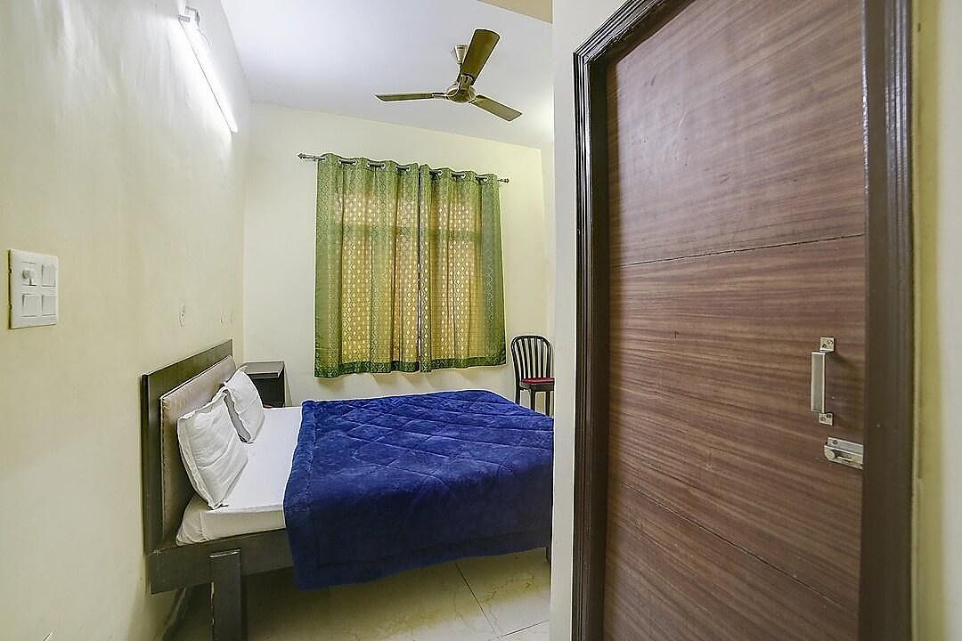 Hotel Abhinandan Grand Deluxe Room Non A/C 2