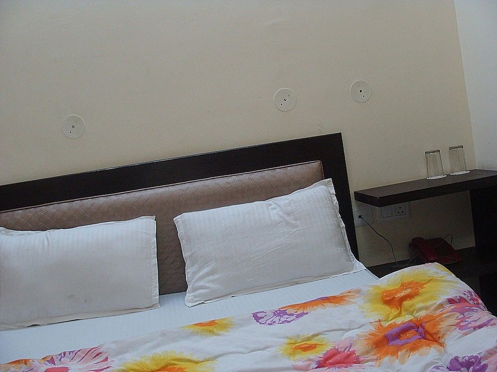 Hotel Abhinandan Grand Deluxe Room Non A/C 3