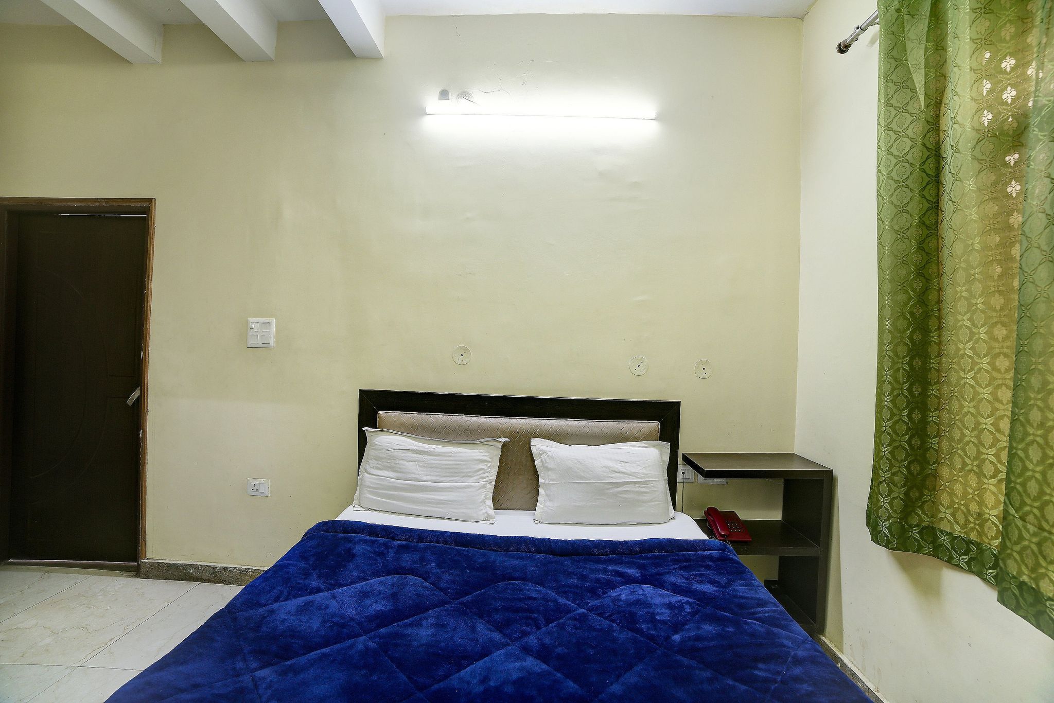 Deluxe Air Cooled Room