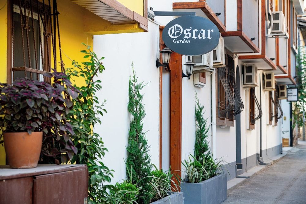 undefined Oscar Garden 8