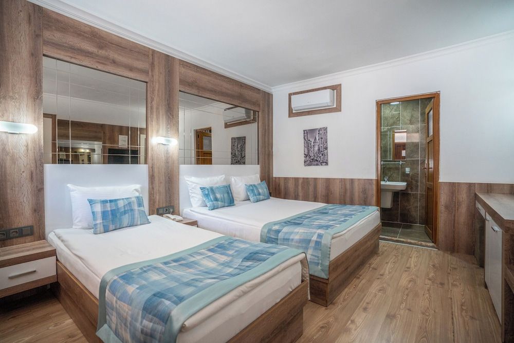 undefined Oscar Garden 2