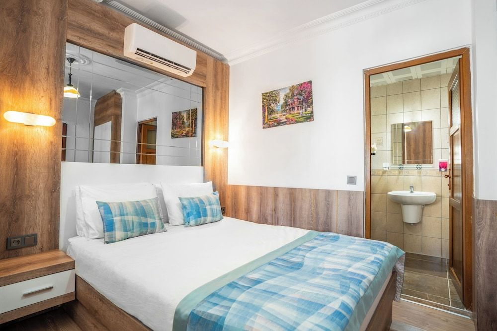 undefined Oscar Garden