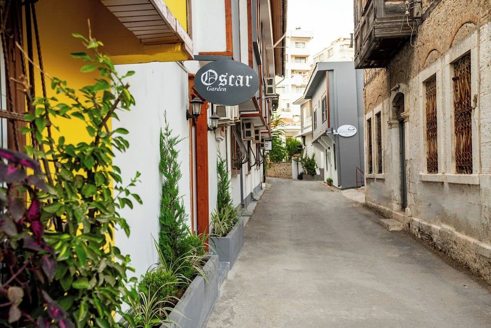 undefined Oscar Garden 10