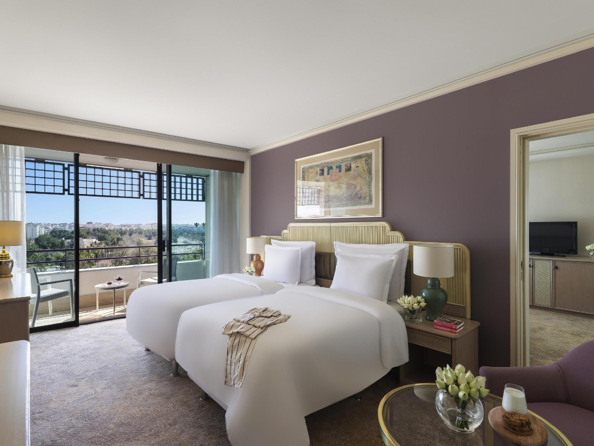 Connection Sea View Room With King Bed & Two Single Beds
