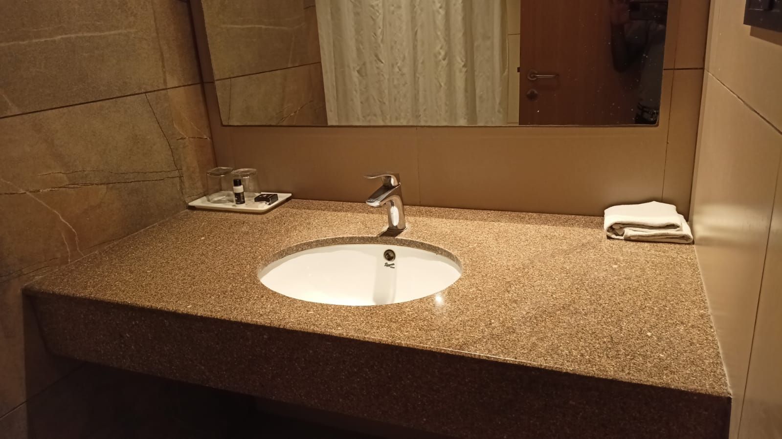 Click Hotel Bhuj Premium Room 8