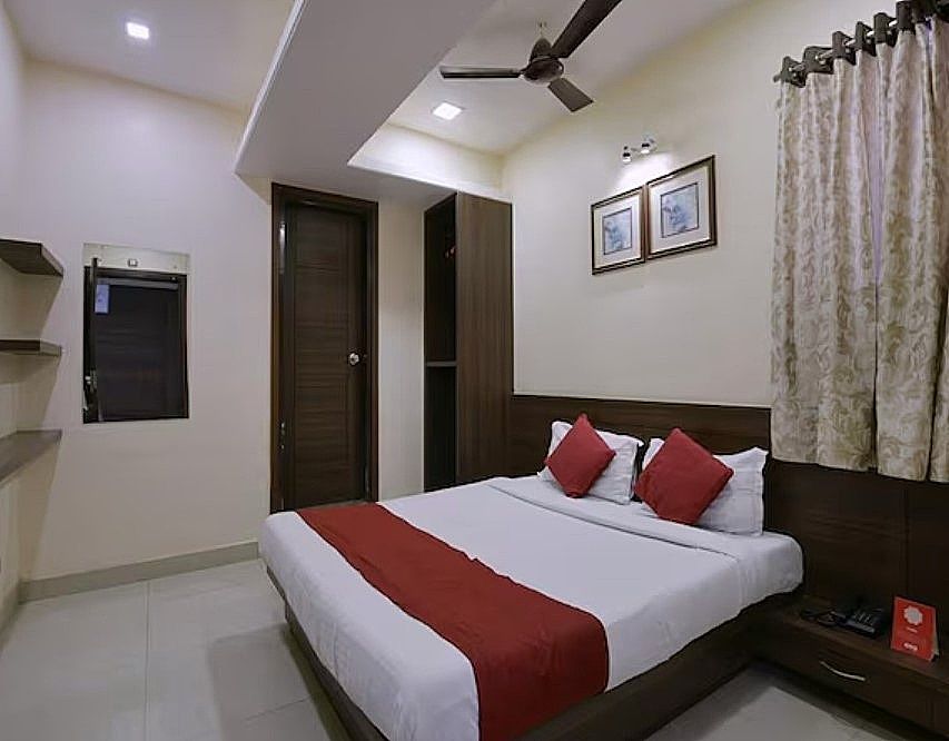Hotel Ghoonghat Club Room