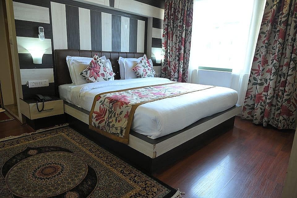 Premium Lake Facing Suite