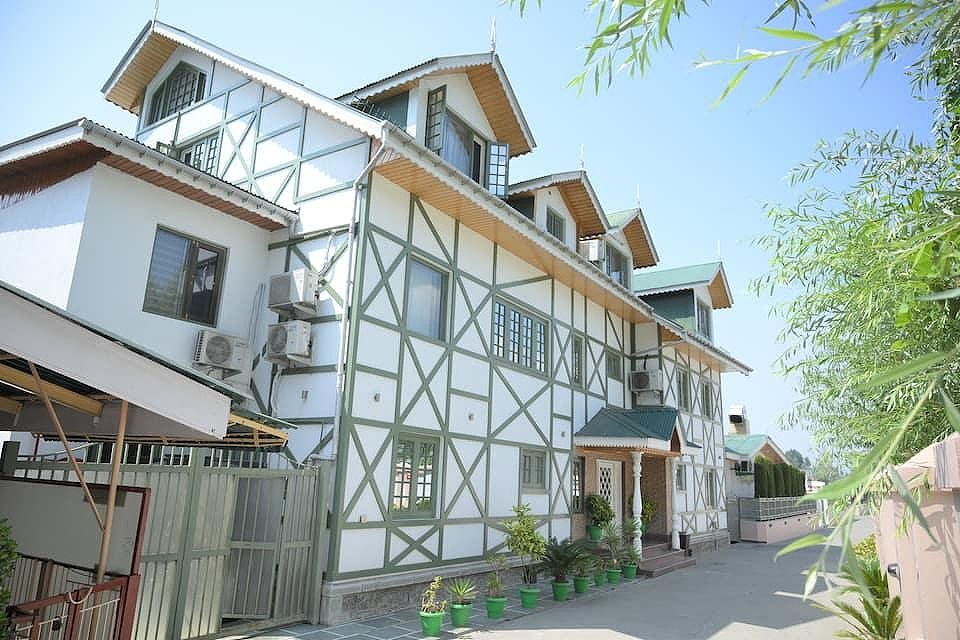 undefined Royal Comfort Regency at Dal Lake 9