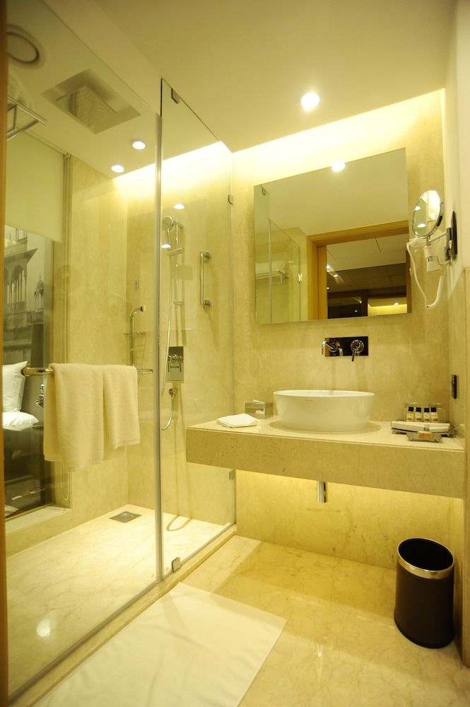 Pride Plaza Hotel Aerocity Deluxe Twin 4