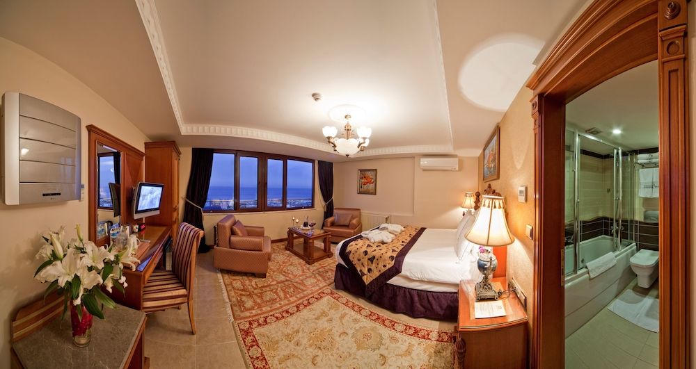 GLK PREMIER Acropol Suites & Spa - Special Class Executive Room with Balcony, Sea view or Hagia Sophia view 2