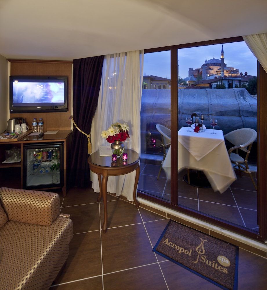 GLK PREMIER Acropol Suites & Spa - Special Class Executive Room with Balcony, Sea view or Hagia Sophia view 8