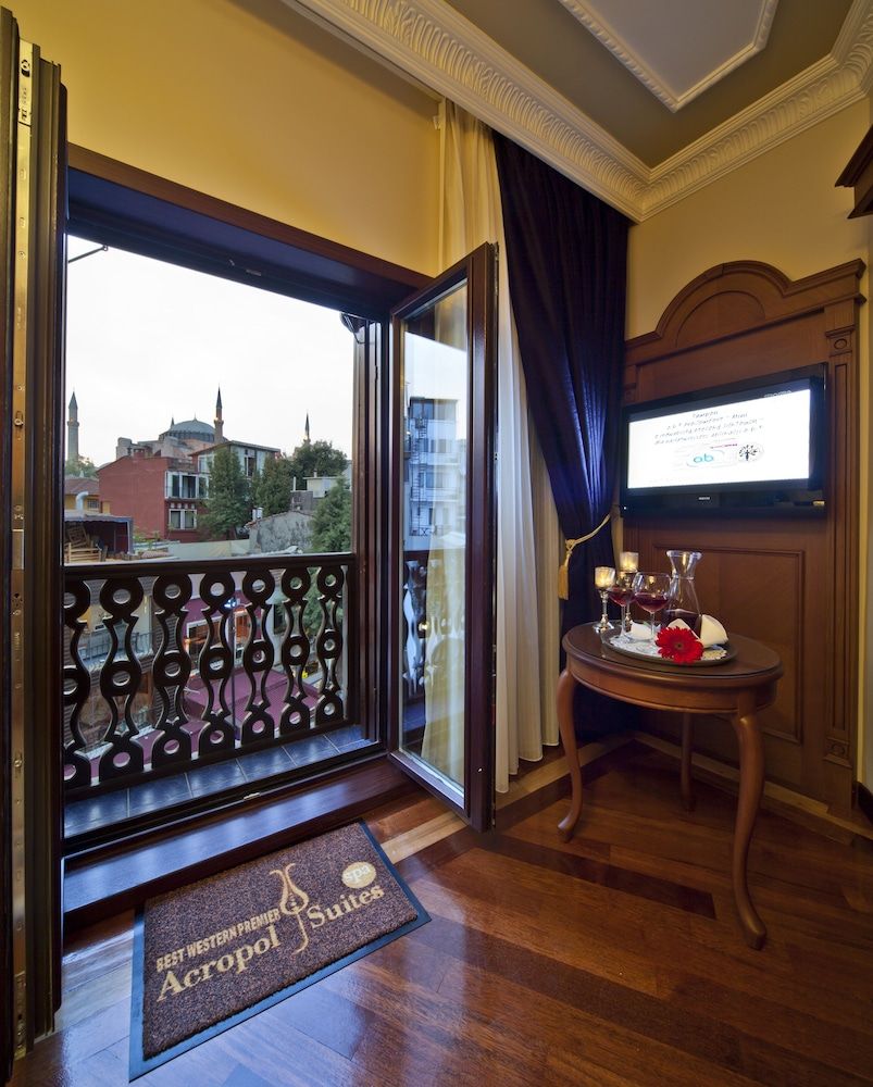 GLK PREMIER Acropol Suites & Spa - Special Class Executive Room with Balcony, Sea view or Hagia Sophia view 9