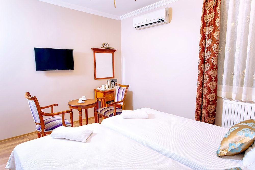 Hotel Saba Economy Twin Room, 2 Twin Beds, No Windows 2