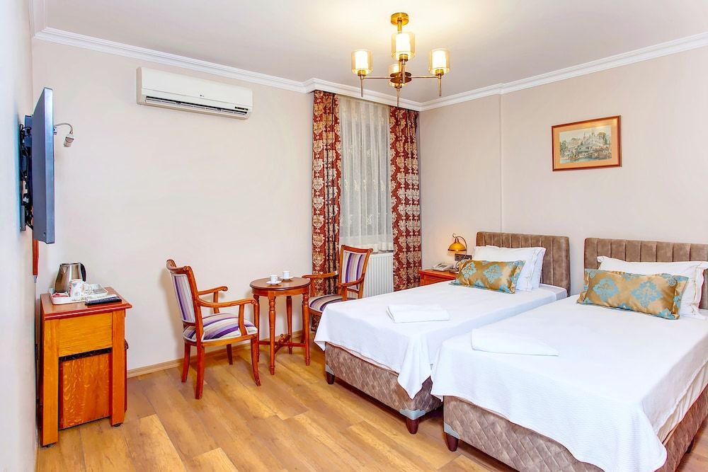 Hotel Saba Economy Twin Room, 2 Twin Beds, No Windows 3