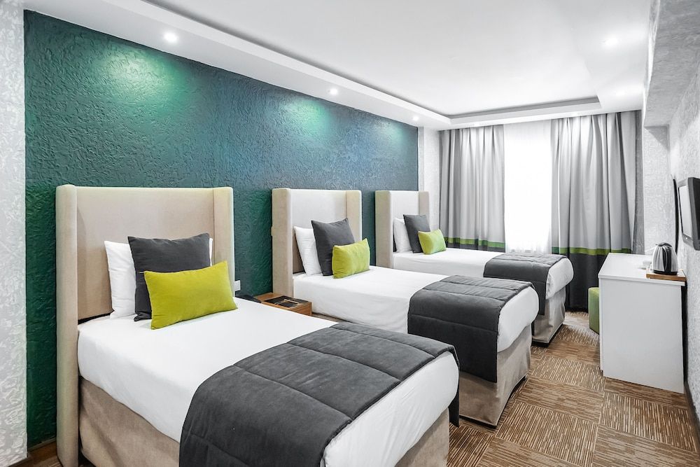 undefined Carlton Hotel 4