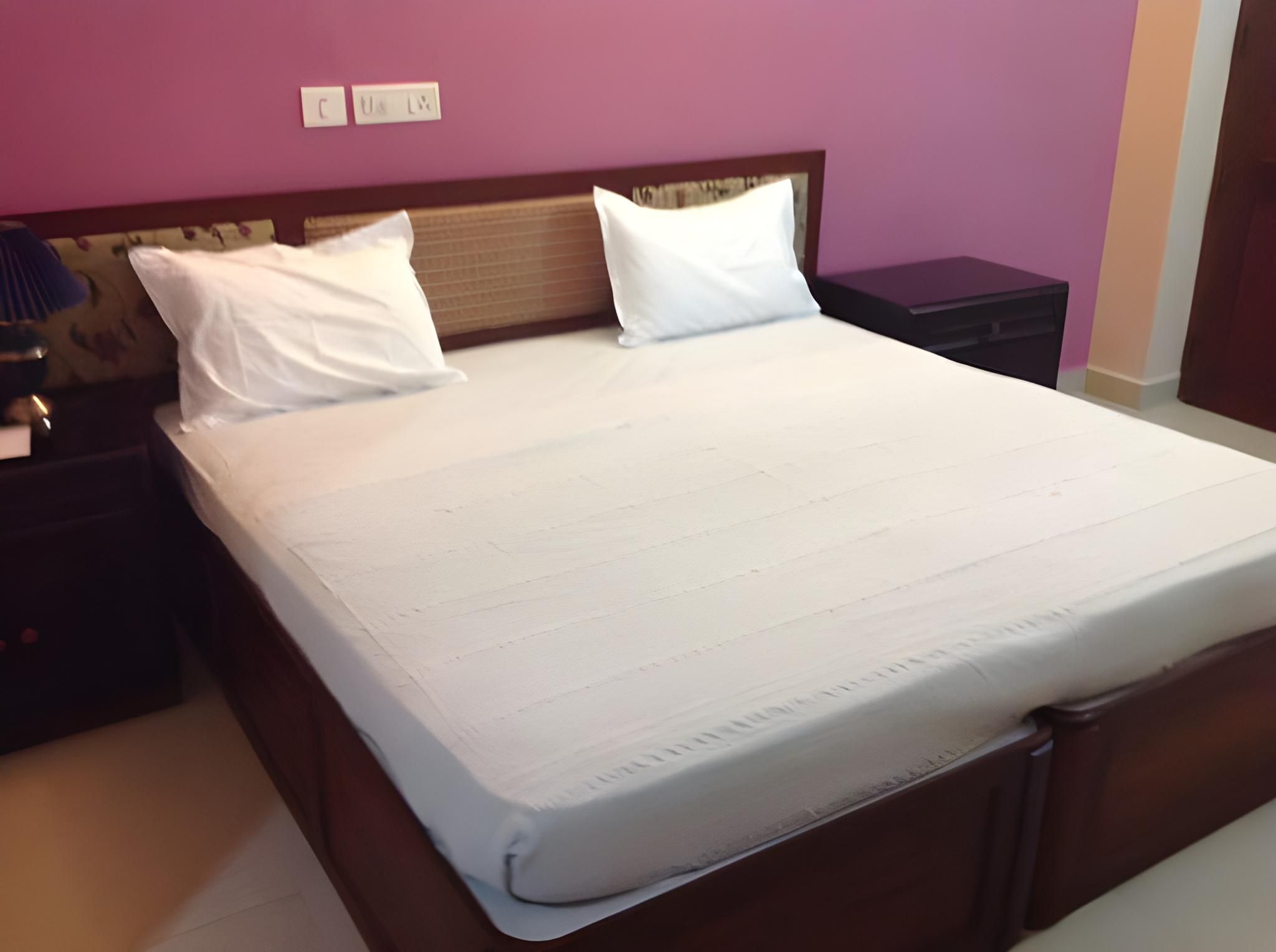 Kallada Hotels & Resorts Double Bed Room With Air conditioning 3