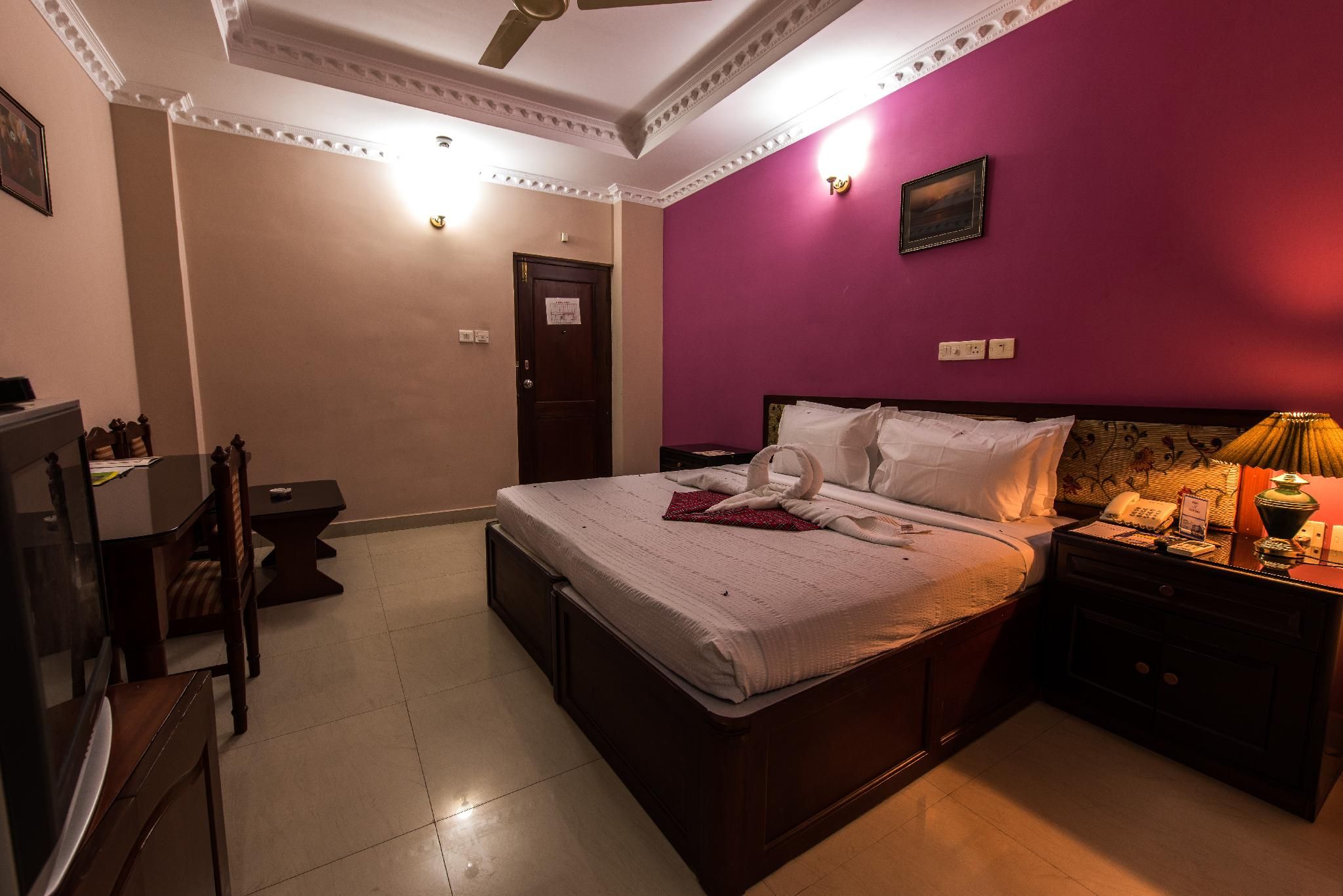 Kallada Hotels & Resorts Double Bed Room With Air conditioning 4