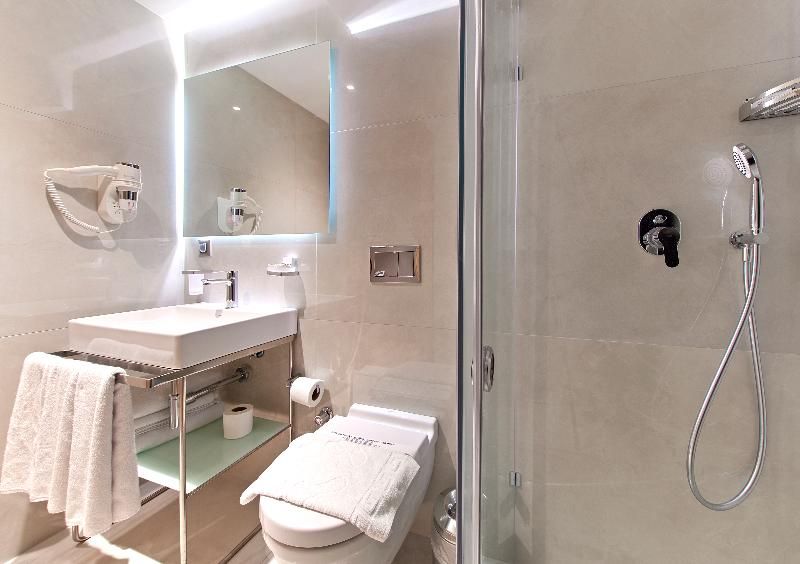 undefined Lady Diana Hotel 9
