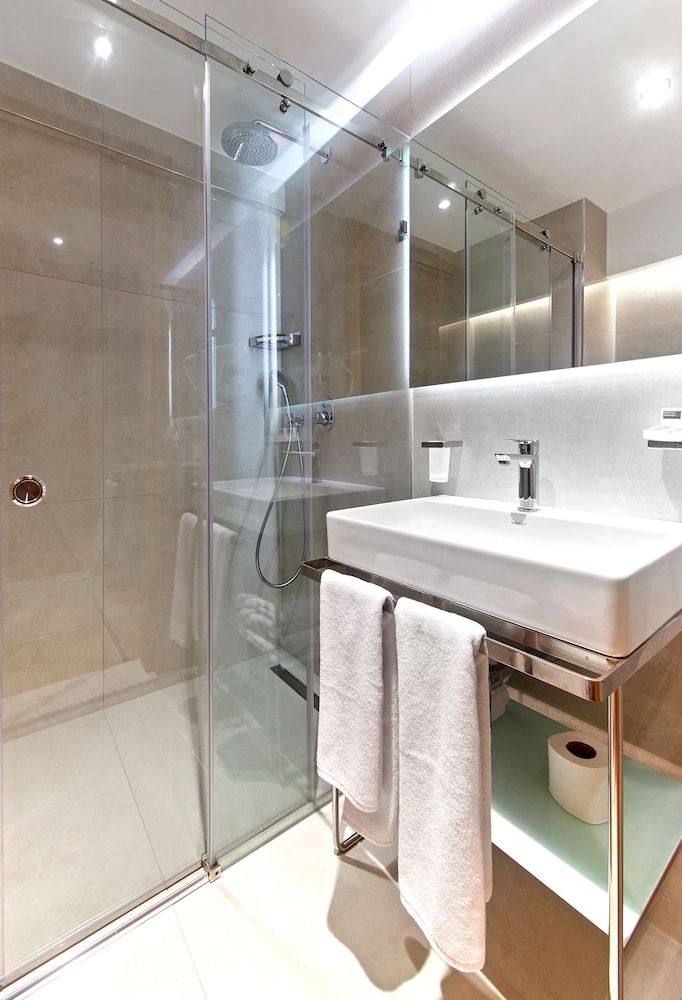 Lady Diana Hotel Standard Double Room 3