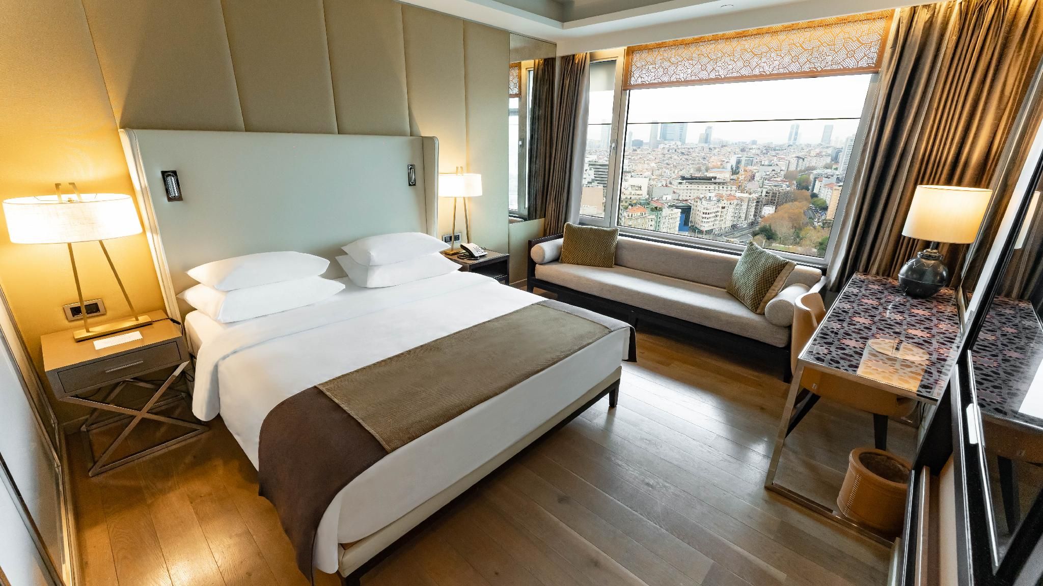 Club City View Room - Lounge Access Included