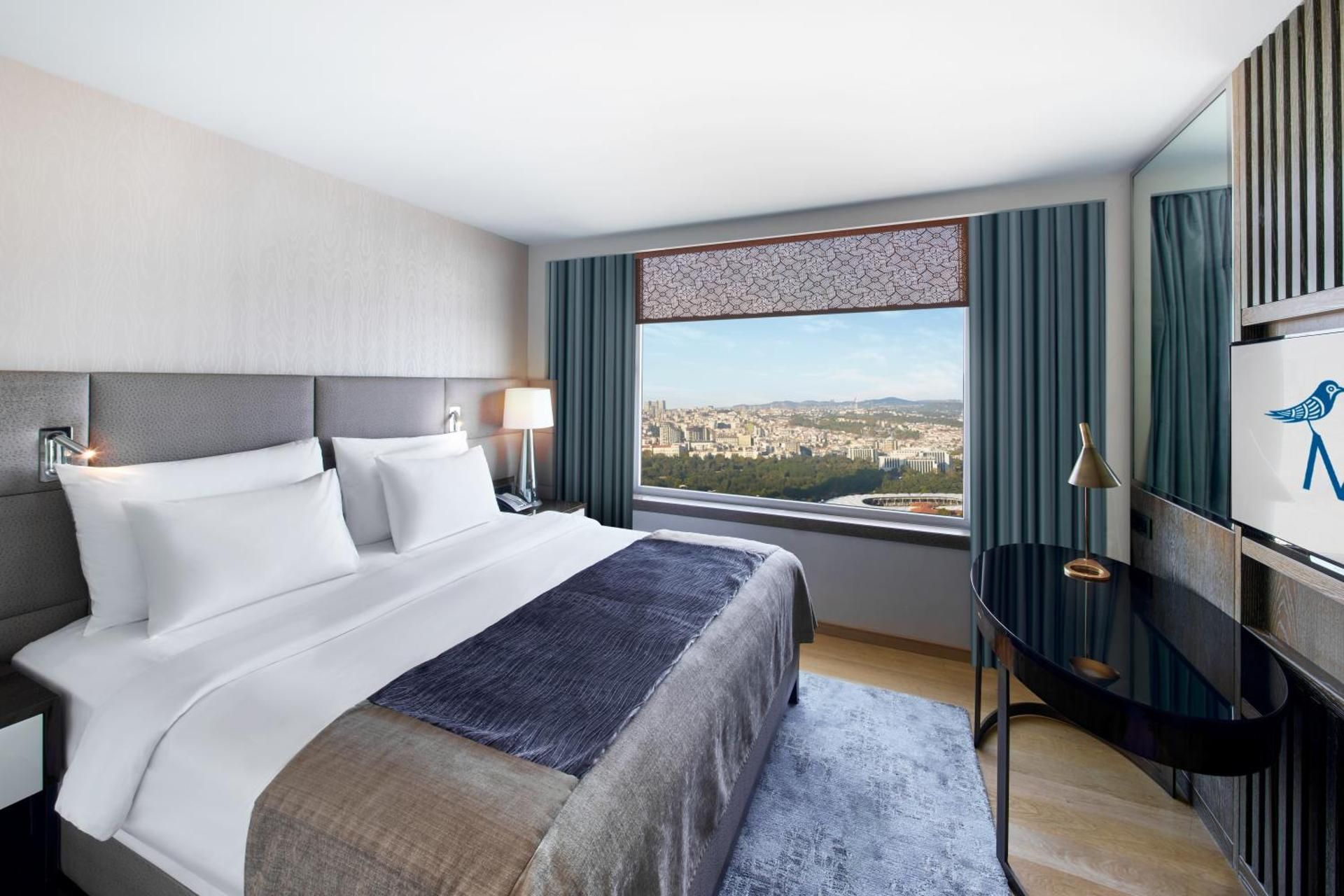 Family Suite - Lounge Access Included
