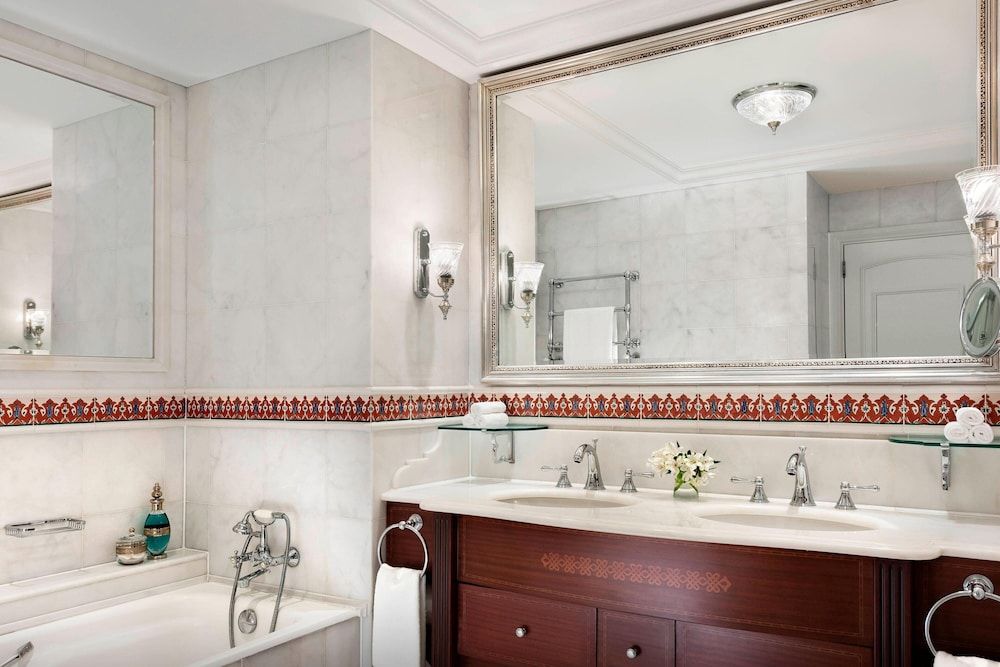 The Ritz-Carlton, Istanbul Room, 1 King Bed, Park View 7