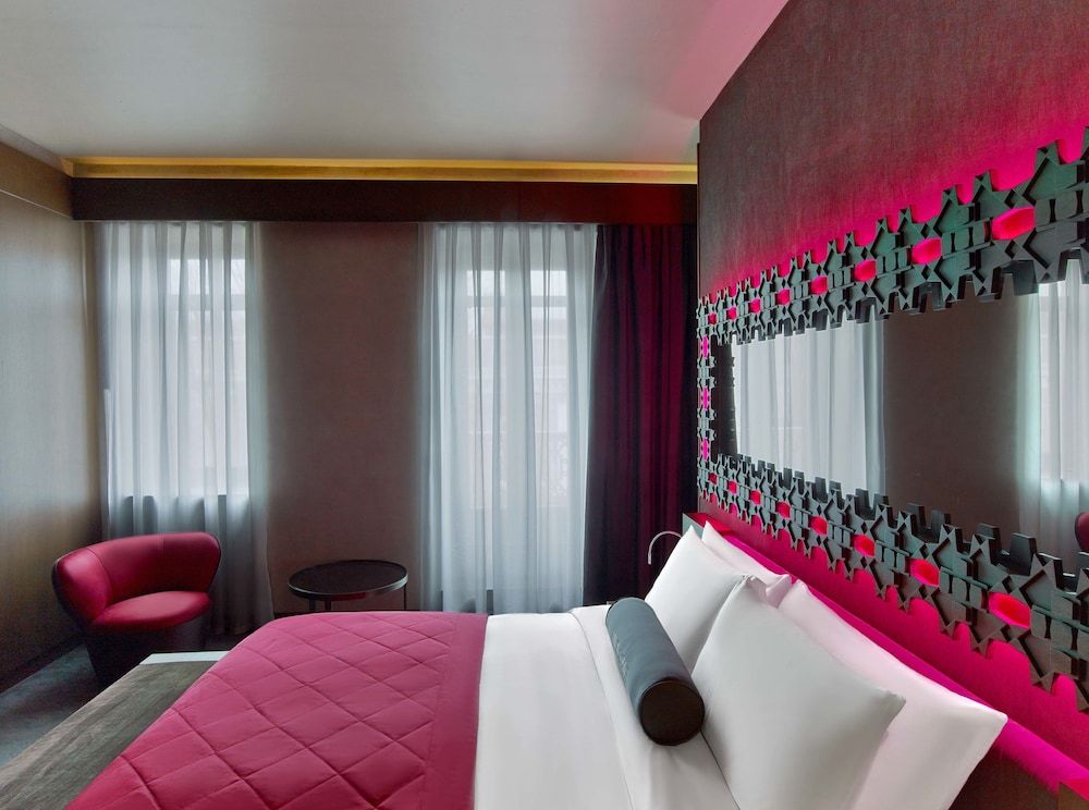 W Istanbul Suite, 1 Bedroom, Non Smoking, Partial Sea View 2
