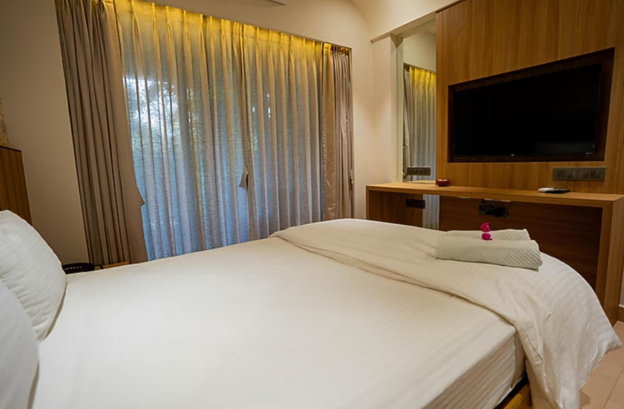 Bouganvillea Boutique Beach House Deluxe Couple Room With Sit-out Area 2